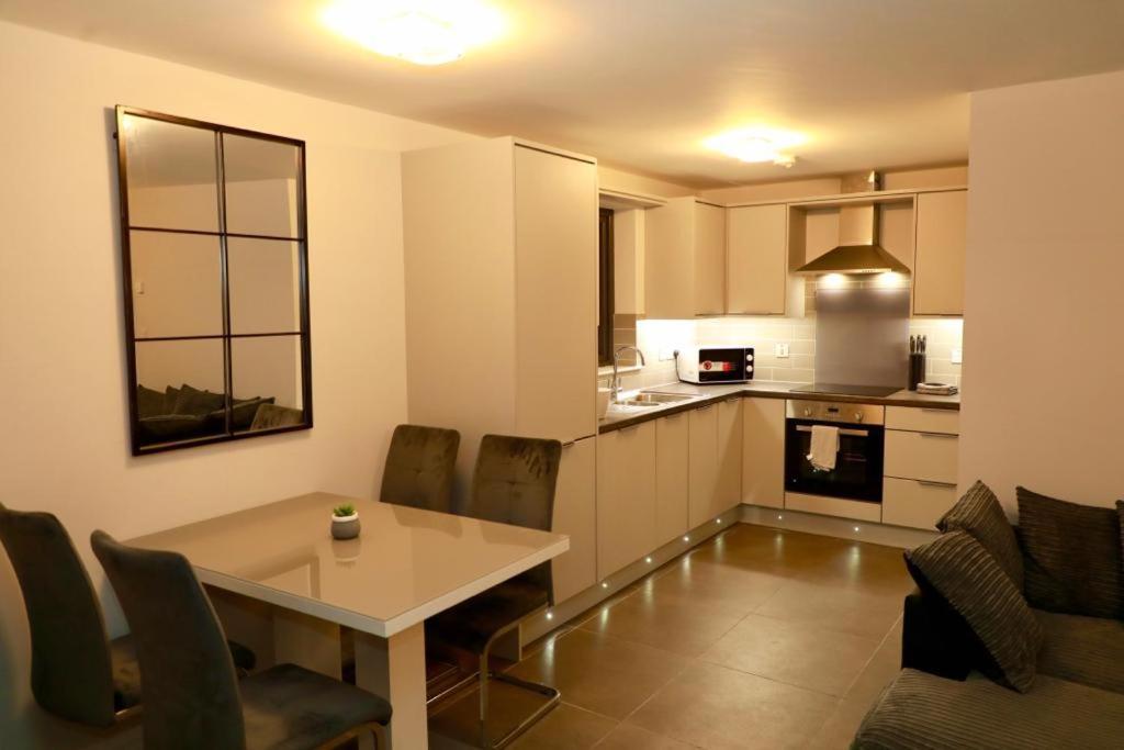 Lovely 2- Bedroom Apartment In Belfast Exterior photo